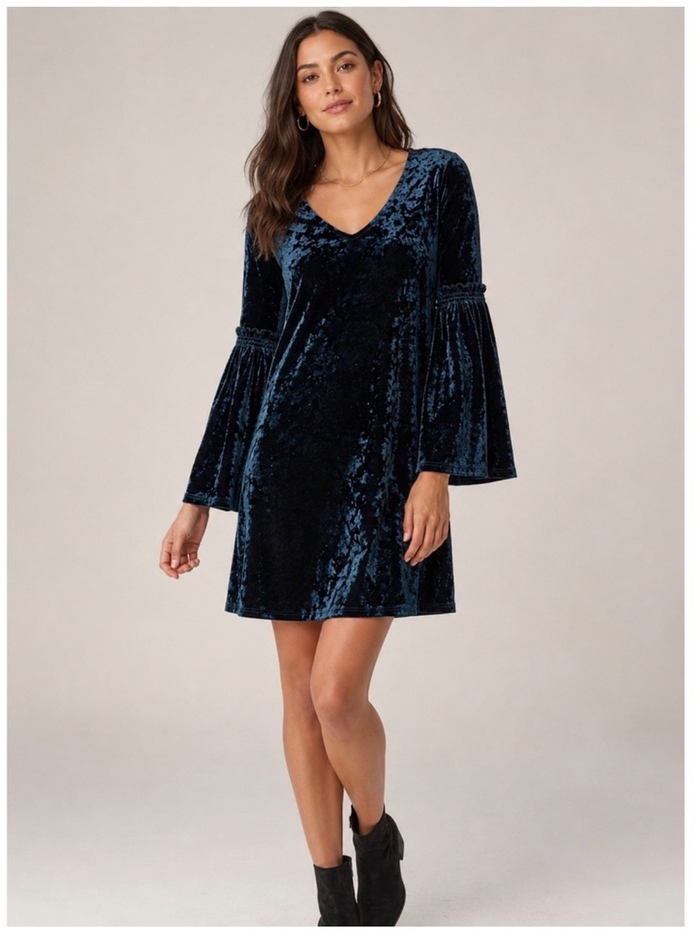 KAREN KANE Kane Turquoise Crushed Velvet Bell Sleeve Dress
Size Medium